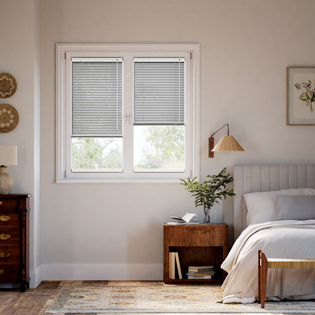 【窓貼りタイプ】エッセンス　シルバーシャイン アルミブラインド