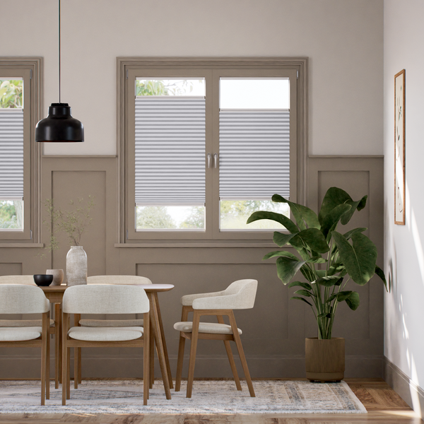 【窓貼りタイプ】遮光 プラチナム プリーツスクリーン